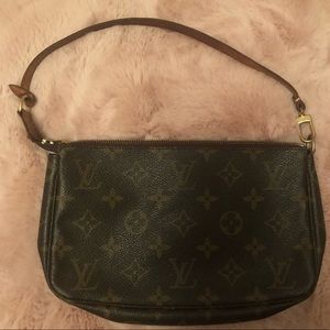 Authentic Louis Vuitton Monogram Pochette